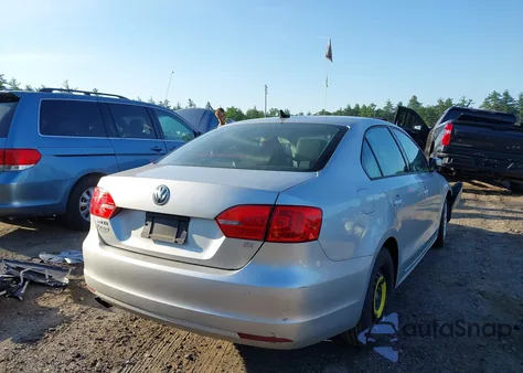 2014 Volkswagen Jetta 1.8T Se z USA, uszkodzony, nr VIN 3VWD17AJ0EM257532